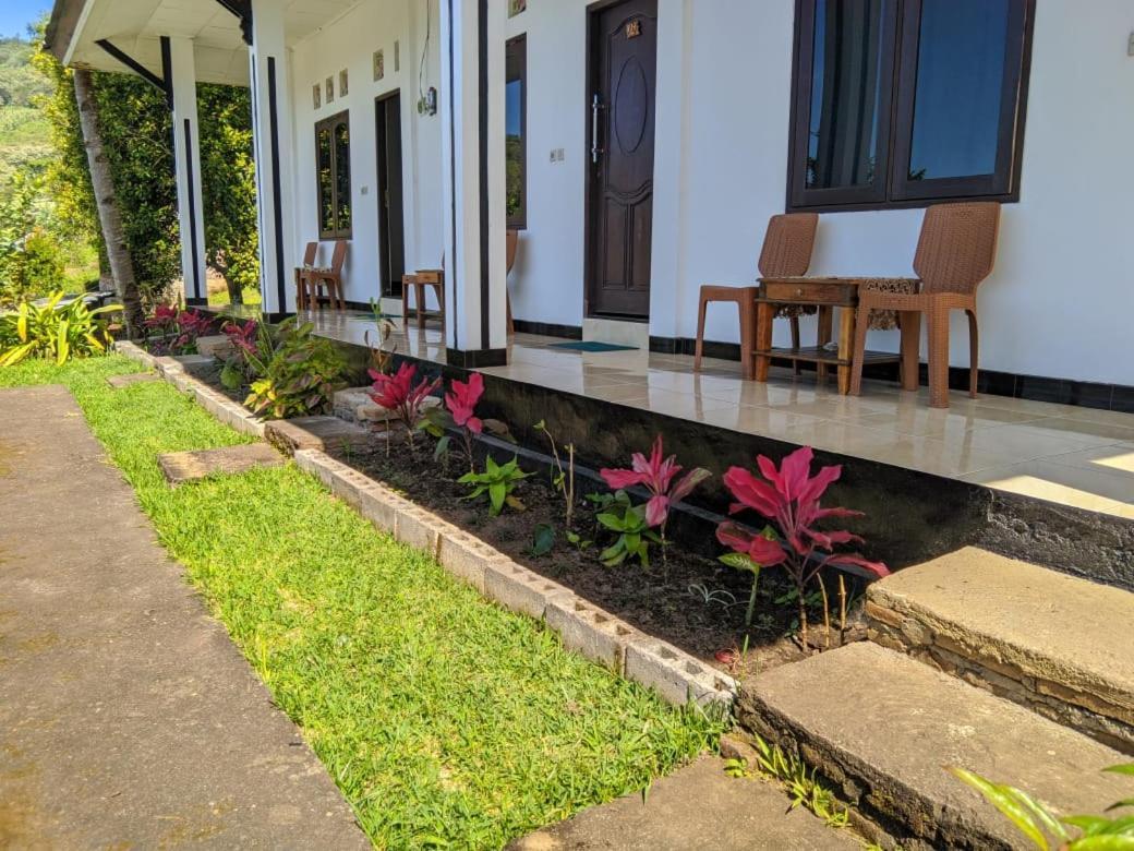 Andy'S Lodge Vulkan Kelimutu Exterior foto